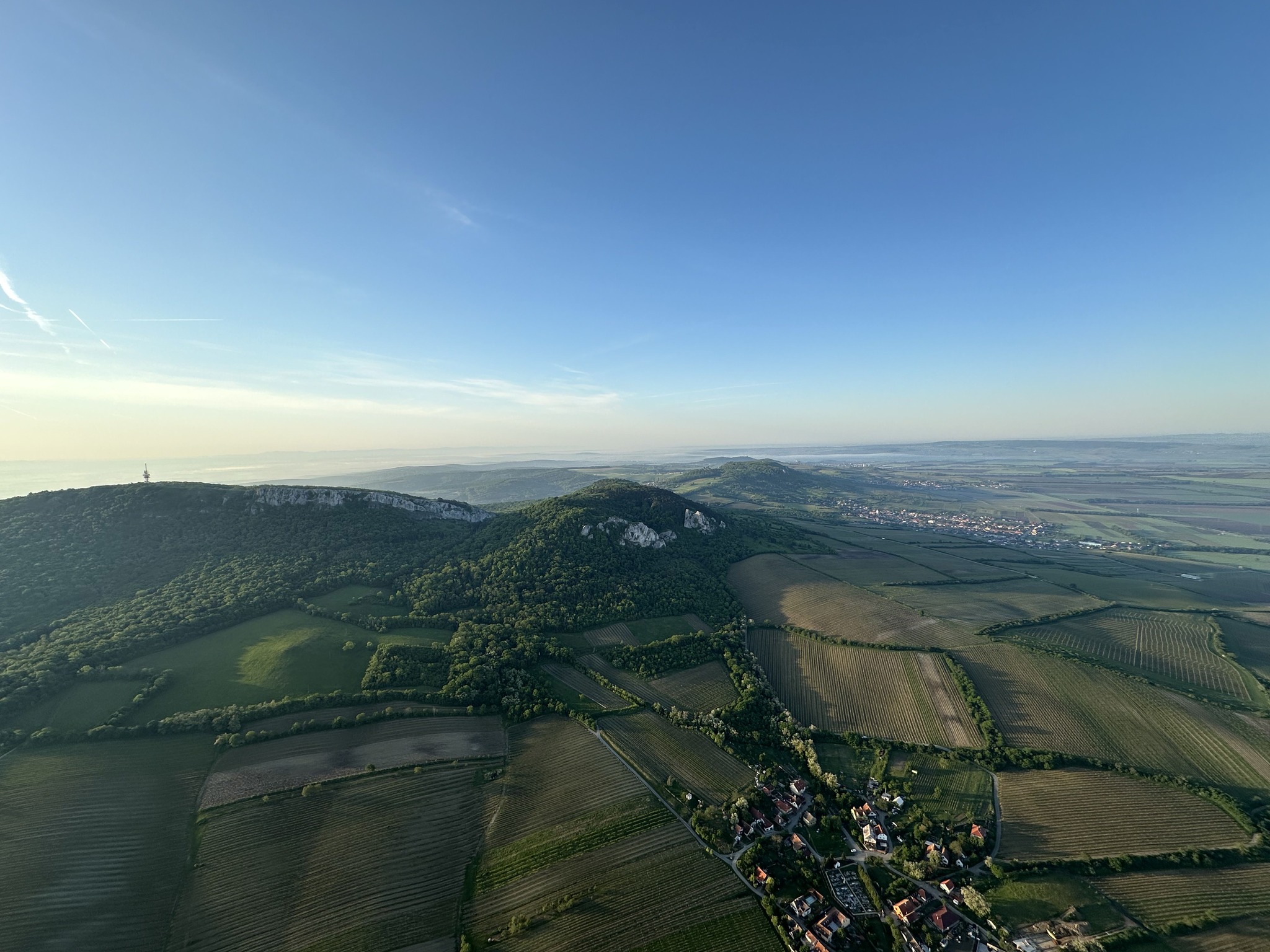 Letecký pohled na Kurdějov a vinice